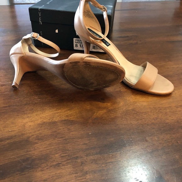 Steve Madden Vienna Natural 3 inch Heel - Picture 2 of 3